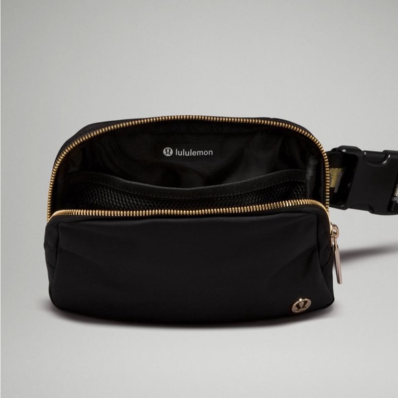 LULULEMON 1L BLACK/GOLD/WHT BELT BAG - Picture 4 of 11